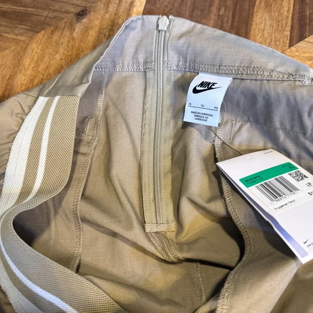 Nike Womens Wide Leg Ripstop Trousers Khaki Beige FV4651-247 Size XL Pockets NEW